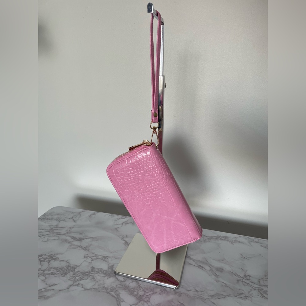 Women’s Pink Wallets Convertible Fashion Wristlets